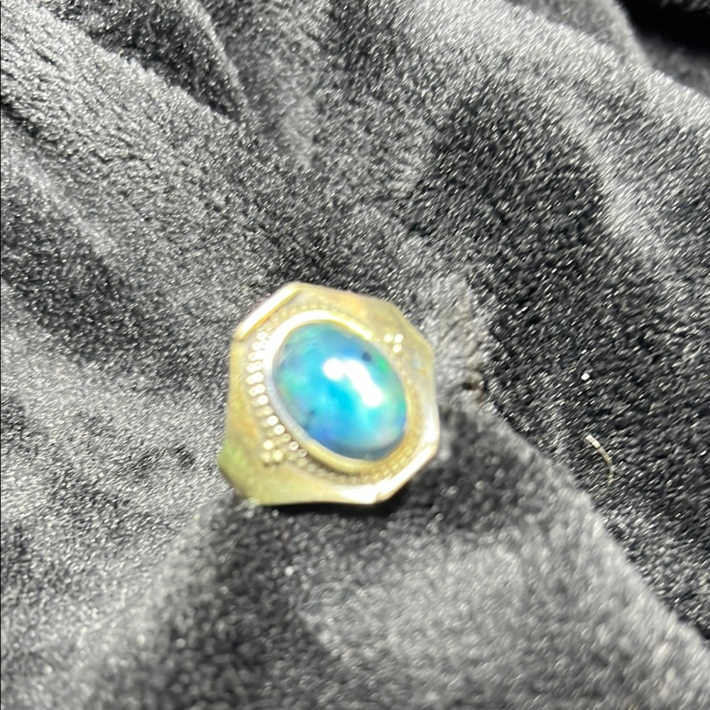 Elegant Gold and Blue Stone Ring